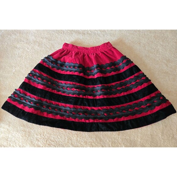 Childrens Place Red Black Velvet Skirt Girls Sz 5 Holiday Christmas Winter Warm - Picture 2 of 7
